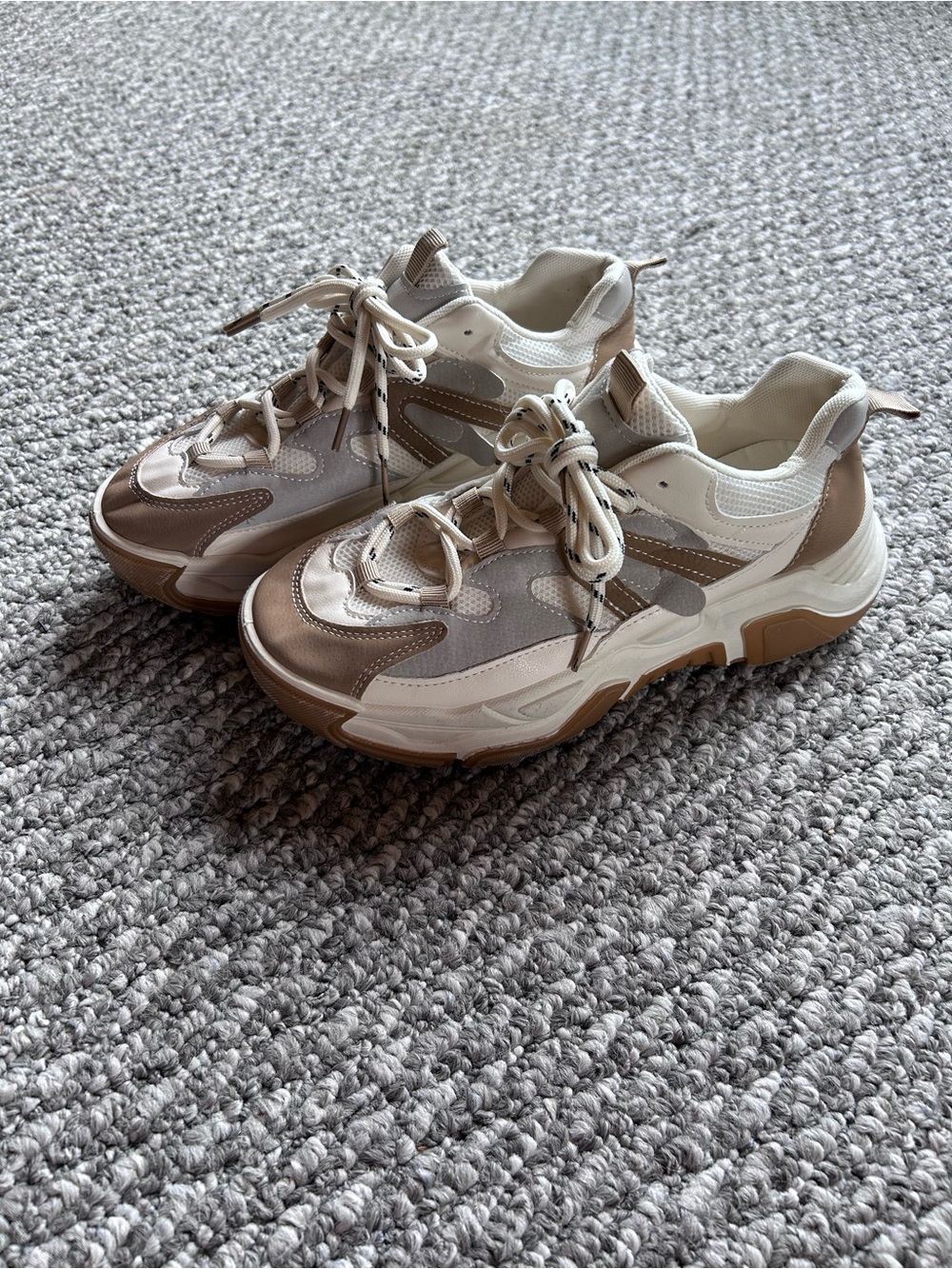 Amazon Women's Chunky Sneakers in Beige, White and Tan